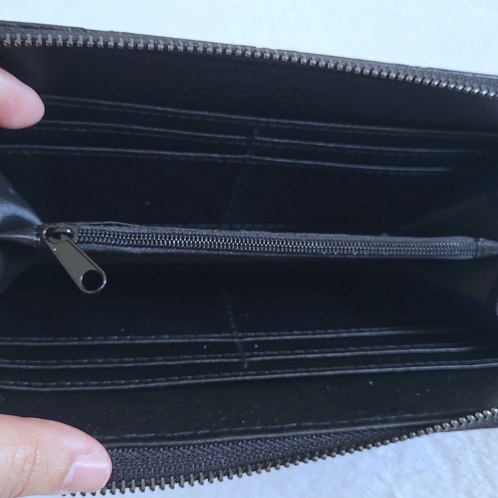 Badgley Mischka Black🖤 Debossed Logo Wallet - NWT - Picture 10 of 16